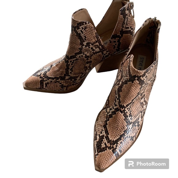 Steve Madden Shoes - Steve Madden Alyse Snake Printed Booties Size 7